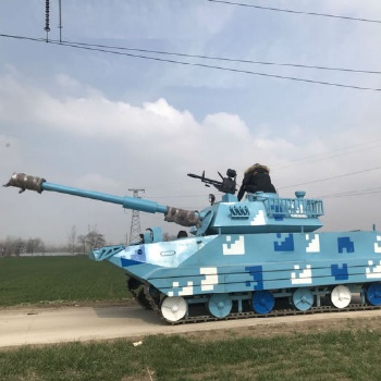 軍事模型廠家影視劇組車輛定制；游樂(lè)設(shè)備制造；旅游產(chǎn)業(yè)開(kāi)發(fā)；花燈制作、銷售；會(huì)議會(huì)展服務(wù)。