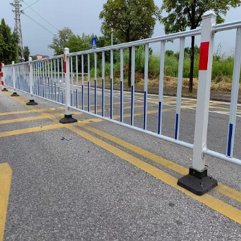 交通道路護(hù)欄 人行道分流隔離欄桿 馬路防護(hù)圍欄
