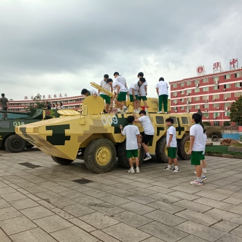 研學(xué)教育設(shè)備動態(tài)裝甲車模型體驗