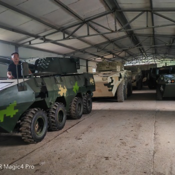 中小學(xué)生實踐研學(xué)基地 軍事模型體驗裝備輪式裝甲車模型出售