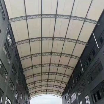 廠家供應(yīng)膜布加工自動(dòng)裁剪機(jī)PVC,PVDF材質(zhì)質(zhì)保15年
