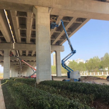 武漢蔡甸高空作業車出租，升降機車粗組