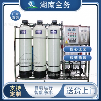 汽車(chē)玻璃水尿素液機(jī)器洗潔精生產(chǎn)設(shè)備 全自動(dòng)罐裝機(jī)